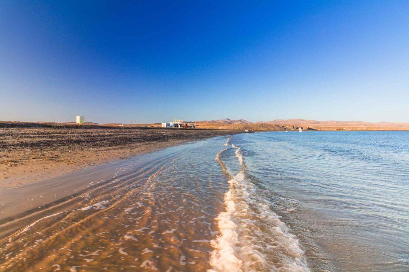 Spiaggia di Matas Blancas a Fuerteventura Sud, spot con acqua piatta ideale per il kitesurf e il freeride.