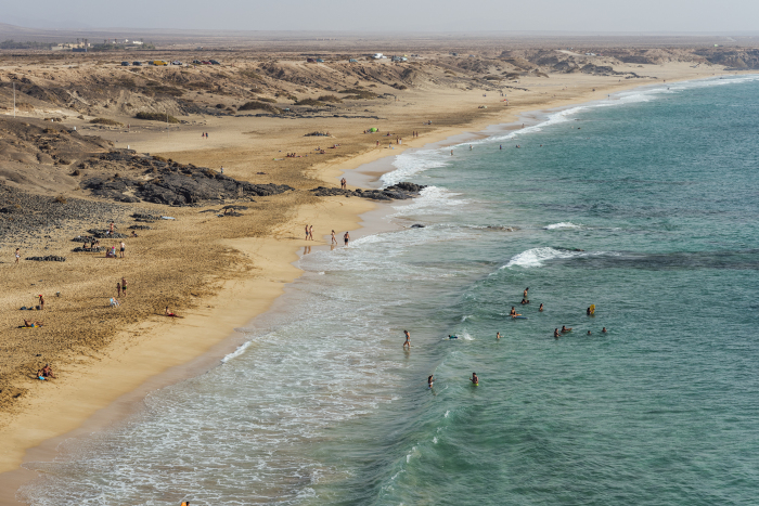 Piedra Playa a El Cotillo, spot selvaggio per il kitesurf sulle onde nella costa ovest di Fuerteventura Nord.